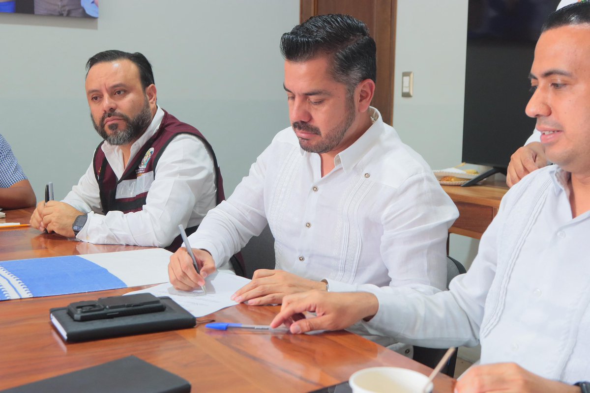 Nos reunimos con autoridades de San Pedro el Alto para dar seguimiento y dialogar acerca de su problemática territorial y buscar consensos que abonen a la paz social y la gobernabilidad en la región.