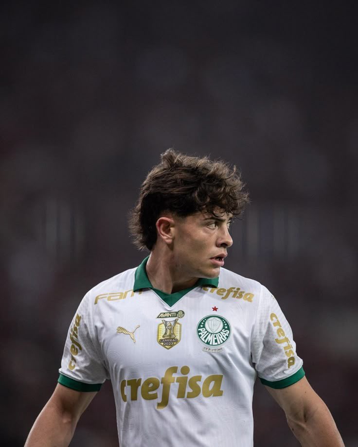 _F11Spain_'s tweet photo. 🚨🧩 Movimiento sorpresa en el lateral derecho:
El Atlético de Madrid ha cerrado un preacuerdo con Agustín Giay, joven lateral argentino 🇦🇷 del Palmeiras.
❌ Esto deja fuera de juego lo de Areso.
🔴⚪️ Perfil joven, polivalente y con proyección.
#Atleti #AgustinGiay https://t.co/y4aBOPAy5k