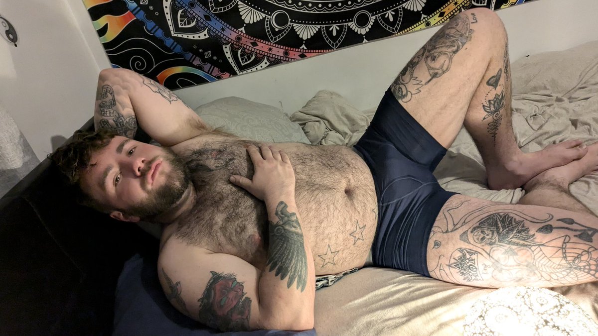 Fuck im horny tonight😈
Im giving two accounts that RT this a free week of my sub page 😉