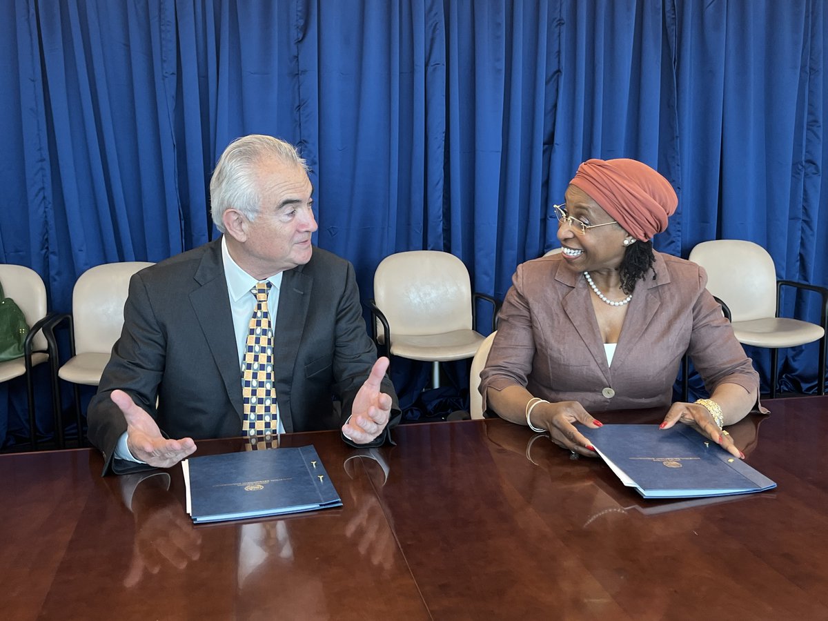 eclac_un's tweet image. 🤝 In the framework of #HLPF2025, #ECLAC’s Executive Secretary @JoseMSalazarX and the Deputy Director General of @UNIDO @FatouYay signed a joint declaration to strengthen cooperation in favor of inclusive & sustainable industrial development in #LatinAmerica and the #Caribbean.