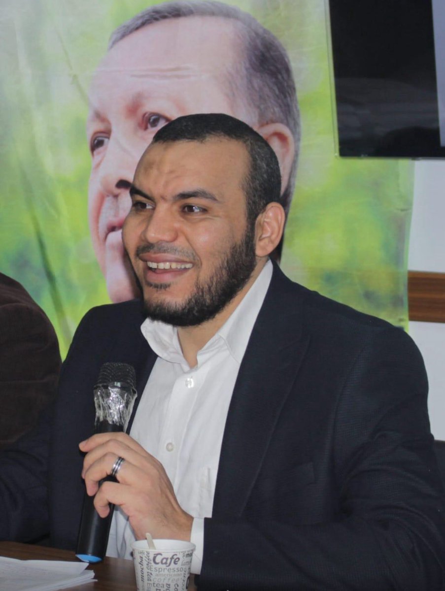 Mısırlı Abdülhafız Hüseyin hala İstanbul Havalimanı’nda tutulmaya devam ediliyor. Bileti şimdilik iptal edildi ve bunda sizin tepkilerinizin etkisi oldu. Şu an tutulduğu bölge ise “transit” isimli ara bölge.  Bu  aslında hala gönderilme riskinin sürdüğü anlamına geliyor. Eğer