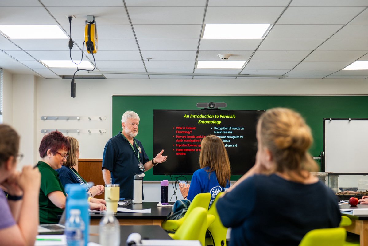 BaltimorePolice's tweet image. This summer, our crime lab had a blast welcoming local teachers! We were excited to provide them with resources and new activities to sprinkle some science magic into their classroom adventures. #BPDStrong #BPDInAction #BaltimoreCommuity #BPDCrimeLab