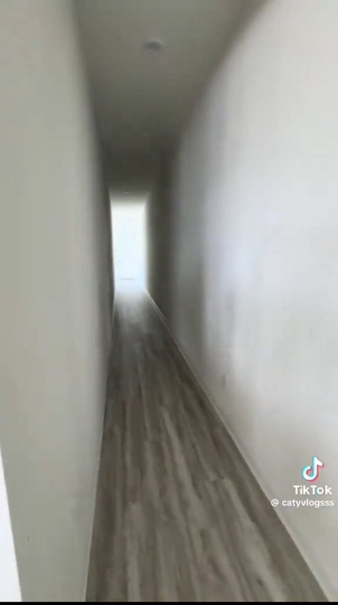 BoysClubWorld's tweet image. what if we kissed in the empty hallway of the fvck you money house