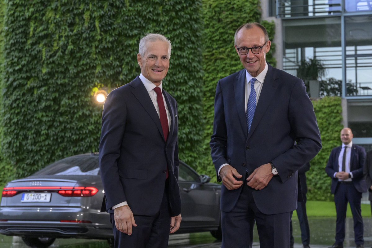 jonasgahrstore's tweet image. A strong partnership between Norway and Germany will be even stronger. On energy, industry, defence, climate, space and support to Ukraine. Thank you @bundeskanzler Friedrich Merz for a substantive meeting in Berlin. It all amounts to mutual European security. (Photo: Uwe Koch)