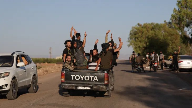 SyriaRadar's tweet image. 🚨غارة إسرائيلية تستهدف تجمعات البدو شمال السويداء
رادار سوريا – السويداء
شنّ الطيران الحربي الإسرائيلي غارة جوية استهدفت تجمعات للبدو على محور أم الزيتون شمال محافظة السويداء، وذلك بعد تنفيذ غارة تحذيرية في المنطقة ذاتها.
#عاجل #السويداء #الدروز #إسرائيل #رادار_سوريا