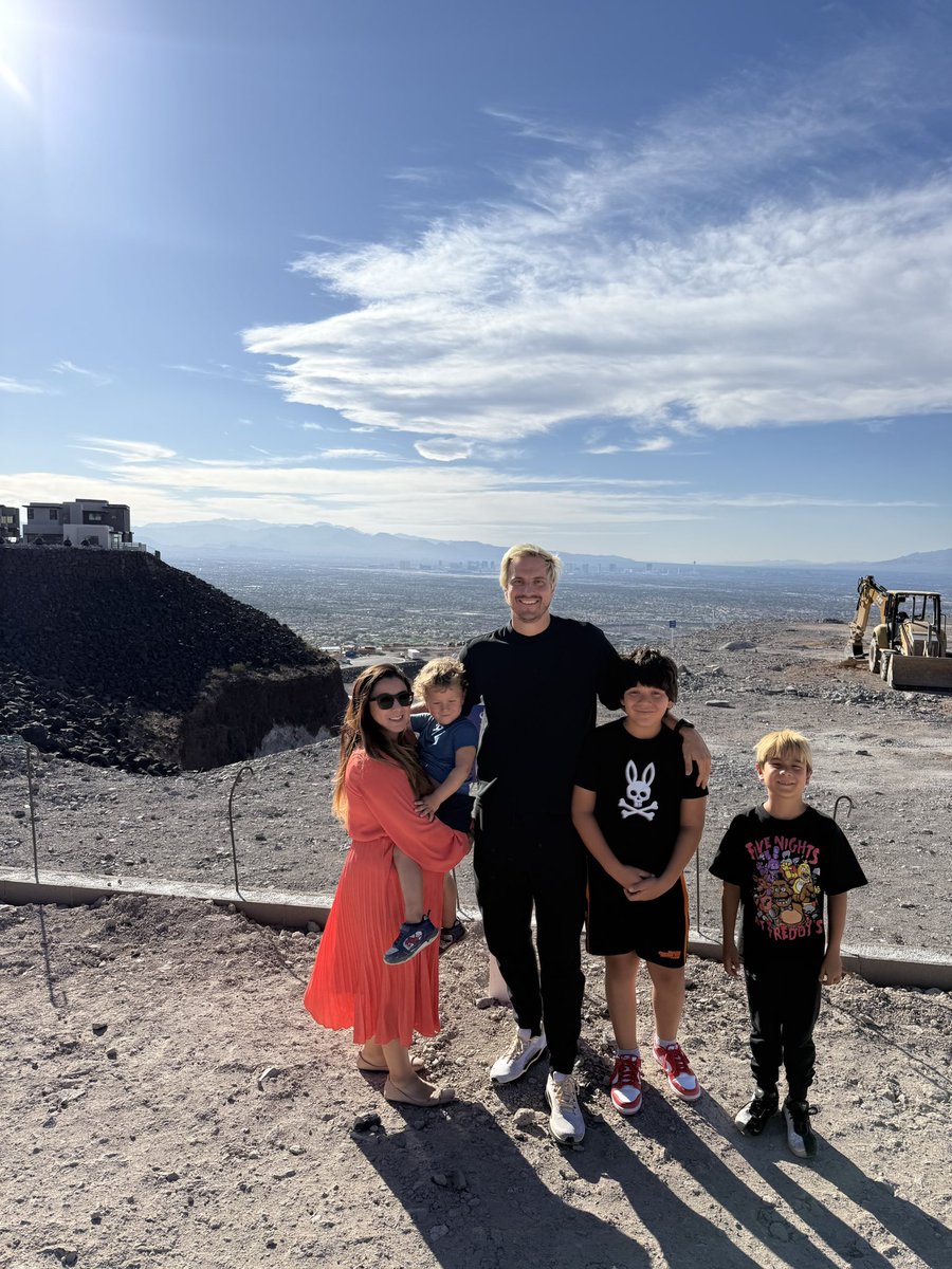 HolySmokas's tweet image. I’m building a new home that will be done in mid 2026.
Question‼️
What should I do with my current home?
$3.3 mil estimated market value
Only $12k/month estimated rental value
$1.5 mil+ equity
What would you do in my shoes? Keep and rent or sell and cash & why?