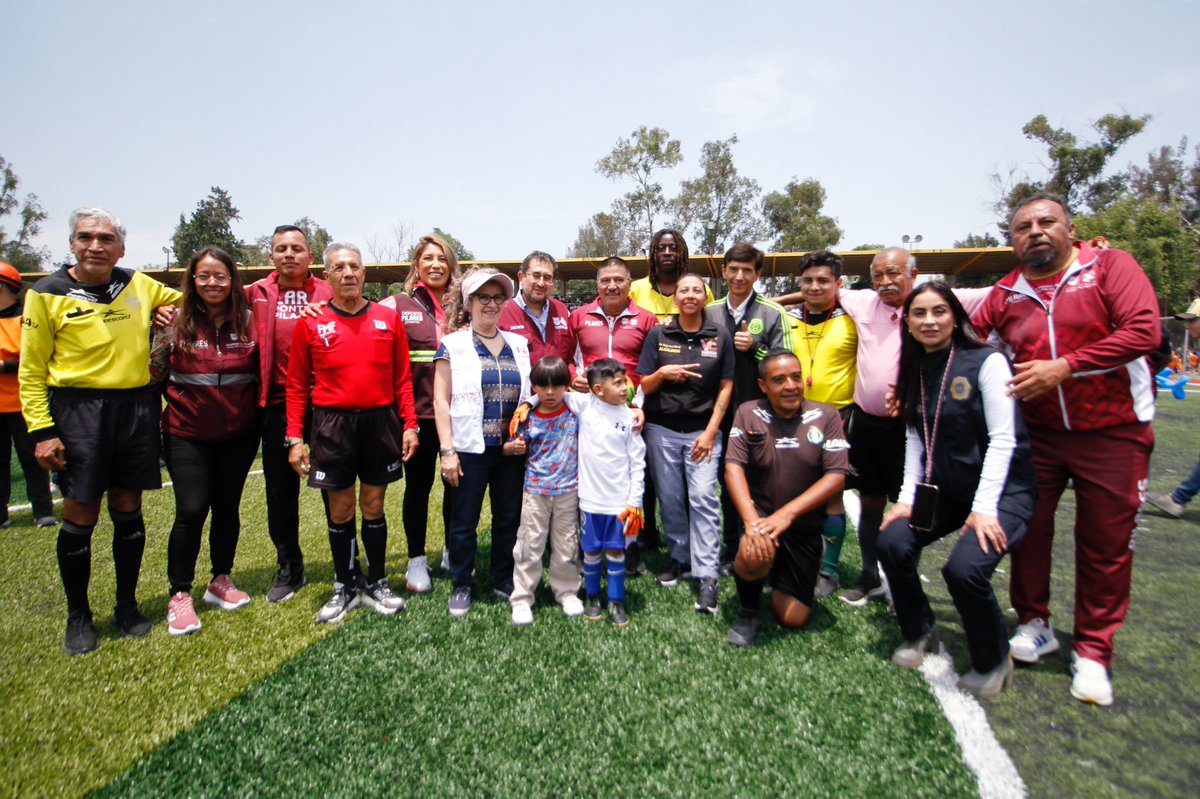 craviotocesar's tweet image. ¡Arrancó el #MundialitoDeportivo2025 en el Deportivo Oceanía!🏆
Me dio mucho gusto participar en la inauguración de esta gran justa deportiva, donde niñas, niños y adolescentes pueden competir sanamente y, sobre todo, divertirse. 🙌🏼
Del 21 al 25 de julio, les invitamos a…