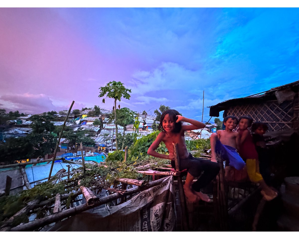 The beautiful sunset shots 

#sunsetphotography
#rohingyacamp
#refugeecamp
#documentary
#photojournalism
#Rohingyastories
#refugeestories
#iphonephotography