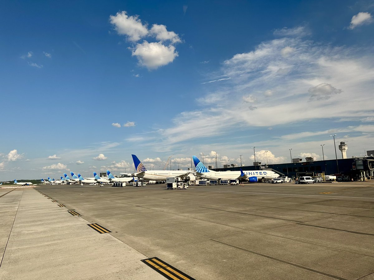thenewarea51's tweet image. God Bless United Airlines, I’ve been flying with them since I’ve been a child and they have always delivered me safely to where I need to go.