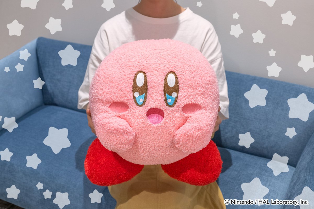 charatoru's tweet image. 🌟7月発売商品🌟
【#星のカービィ ふわふわもっとBIGぬいぐるみ(きらきら)】

きらきらのまなざしがとってもキュートな #カービィ のぬいぐるみが #ラウンドワン 限定で登場です🥺💖

詳細はこちら🔍
⇒sk-japan.co.jp/charatoru/char…