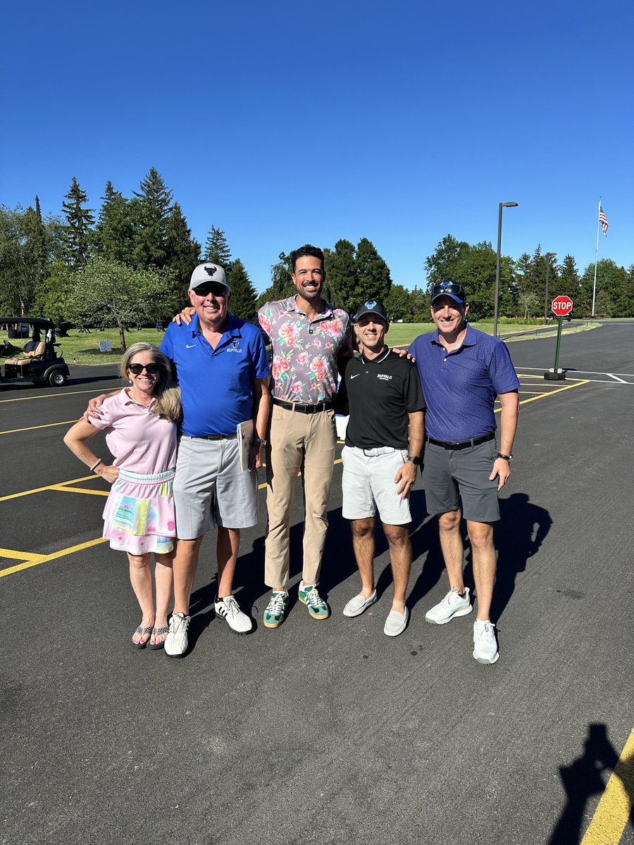 CoachGH3's tweet image. Great day at Brookfield CC playing in our @UBAthletics Golf outing with Steve Ulmer, Paul Boser & Sarah Carney! Special shout-out to our man Mitch Watts who won the Men’s Long Drive competition !!!
