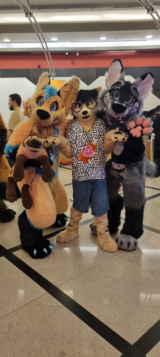 With <a href="/Winter_Snowfox/">❄️Chen❄️</a> and <a href="/pongofox/">pongo fox</a>

#brasilfurfest2025