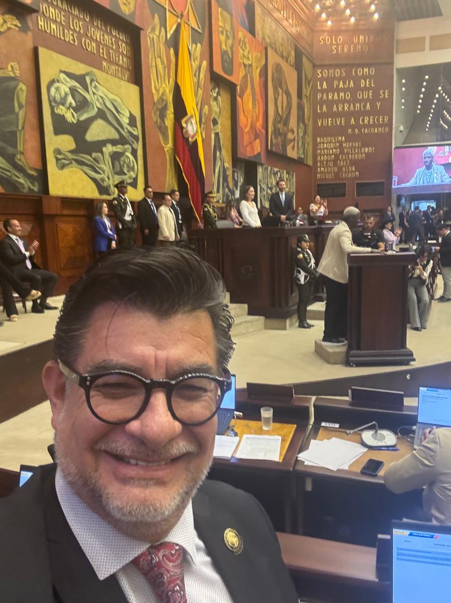 AsPatoChavez's tweet image. Hoy, 21 de julio de 2025, en la @AsambleaEcuador, tuvimos el honor de condecorar al destacado futbolista Moisés Caicedo con la distinción “Vicente Rocafuerte” al Mérito Deportivo. 

🏅 Reconocimos al “Niño Moi” por su extraordinaria trayectoria y por enaltecer el nombre de…