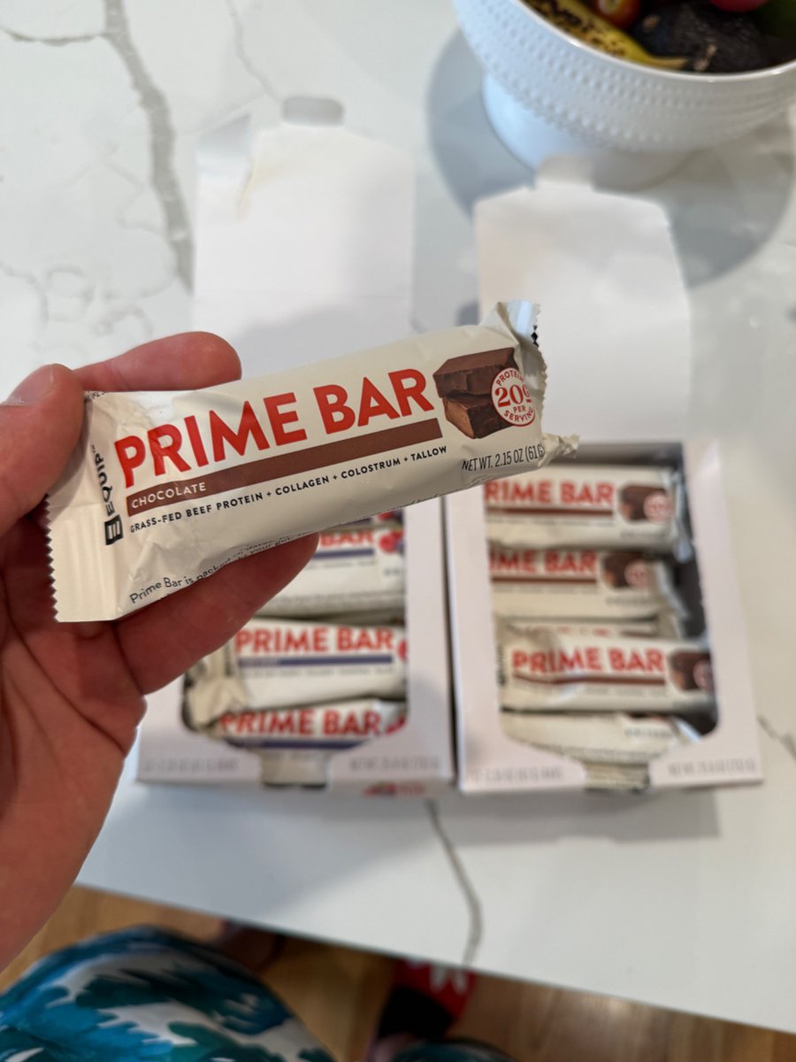 AlexAndBooks_'s tweet image. Shoutout to @EquipFoods for sending over these bars.
Has ingredients you can pronounce and actually tastes good:
-Grass-fed beef protein
-Colostrum
-Collagen
-Tallow
-Honey
-Dates
(not sponsored just a fan of the company)