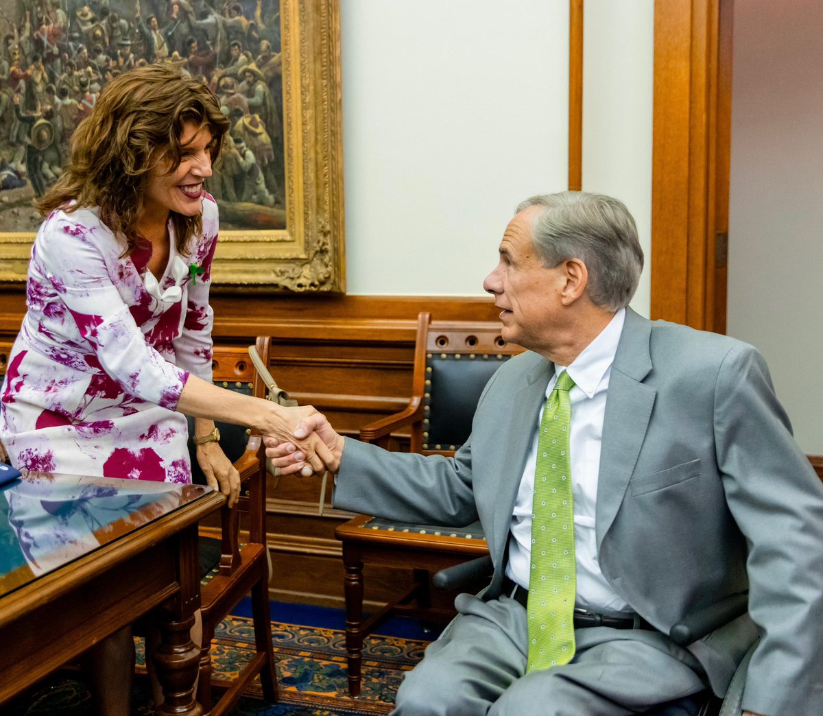 GovAbbottPress's tweet image. Today, Governor @GregAbbott_TX met with the Ambassador of Spain to the U.S., Ángeles Moreno Bau.
They discussed strengthening the economic relationship between Texas & Spain.
Spain currently has 100+ active investment projects in Texas.
More here: bit.ly/4kNIqvu
