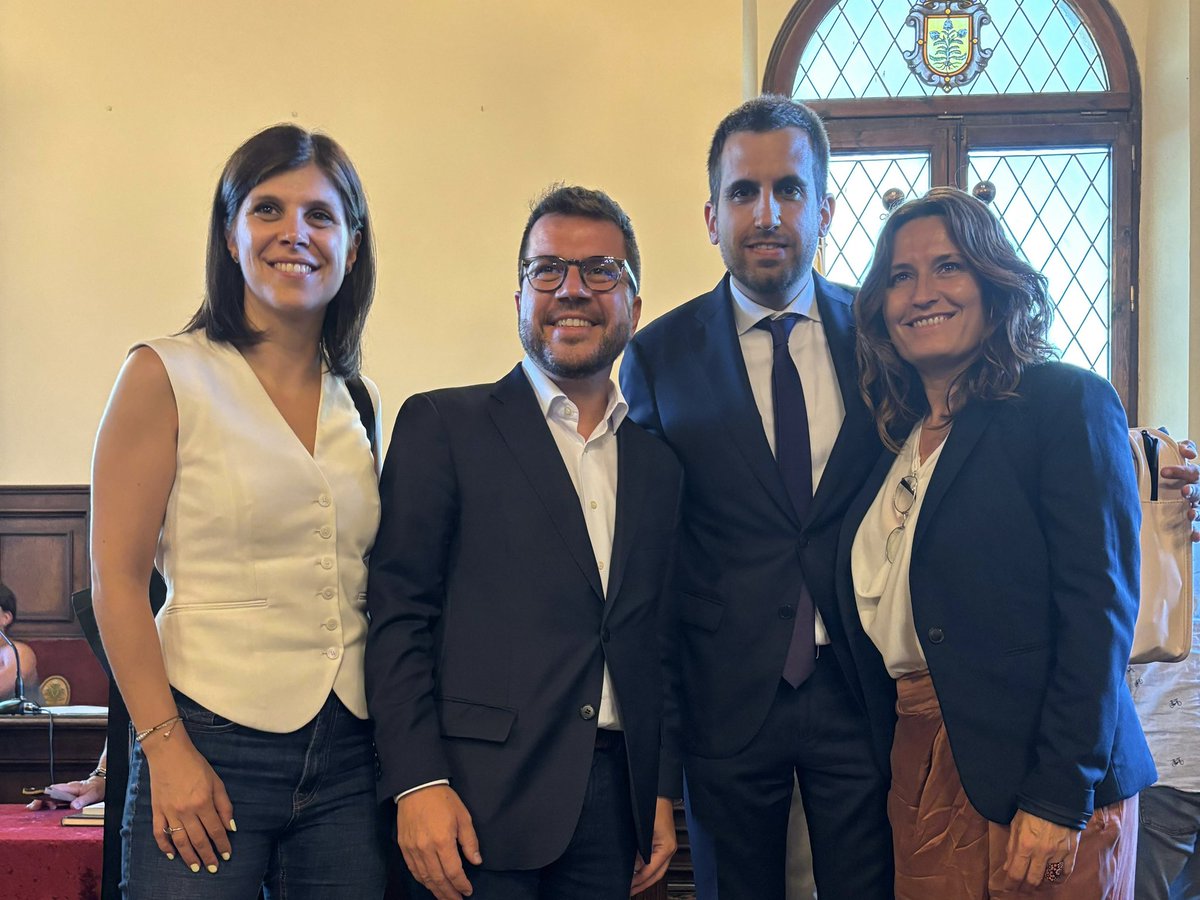Pere Aragonès i Garcia (@perearagones) on Twitter photo En <a href="/ferranestruch/">Ferran Estruch i Torrents</a> ha estat un exemple de servei i compromís en els 14 anys com alcalde de Cardona.
Molta sort en la nova etapa vital, sempre al teu costat! En <a href="/ferranestruch/">Ferran Estruch i Torrents</a> ha estat un exemple de servei i compromís en els 14 anys com alcalde de Cardona.
Molta sort en la nova etapa vital, sempre al teu costat!