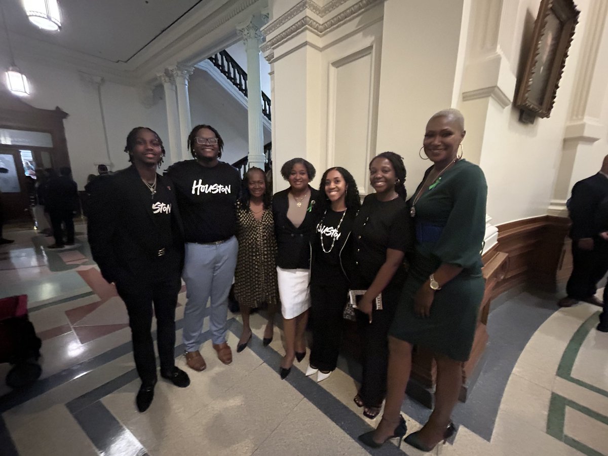 BowersForTexas's tweet image. Thank you, Mayor Pro Tem @MarthacastexT, for bringing the incredible Hire Houston Youth students to their Texas Capitol! Inspiring the next generation of leaders starts here. #txlege #YouthLeadership #HireHoustonYouth