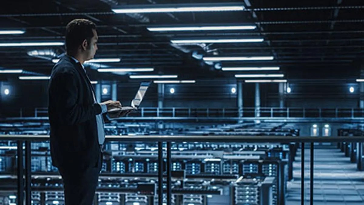 bryanLogiX's tweet image. India&apos;s data centres ramp up liquid cooling, modular designs, and GPU infrastructure to meet surging AI compute demands, reaching 2.6GW by 2027, with a strong sustainability focus! thehindubusinessline.com/info-tech/indi…