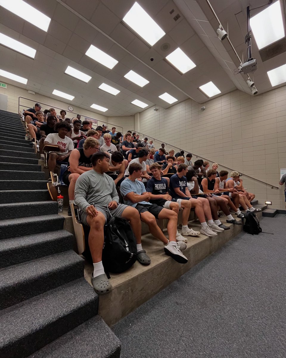 Packed house for leadership training today. As a team, what should we stop, do less of, keep doing, do more of or start doing?
Procrastinate less, show up/warm up with a purpose, be energized and vocal, get in the playbook, work on recovery, focus on the details.