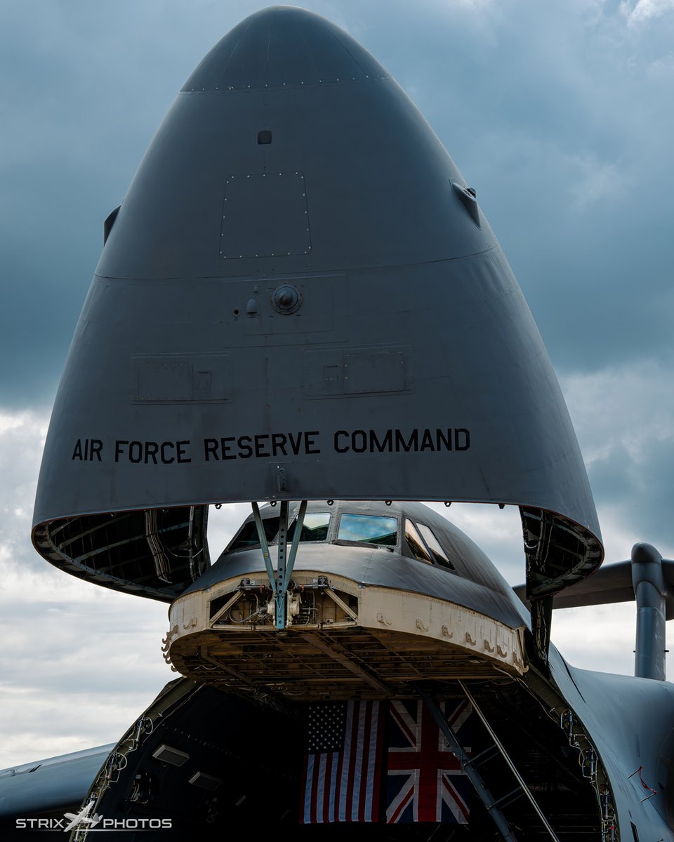 StrixPhotos's tweet image. SUPER GALAXY 🌌
A C-5M Super Galaxy based at Westover Air Reserve Base, home of the 439th Airlift Wing proudly shows off its unmatched cargo capacity at #RIAT25 🇬🇧
📸 @airtattoo @439Westover @AirMobilityCmd @USAFReserve