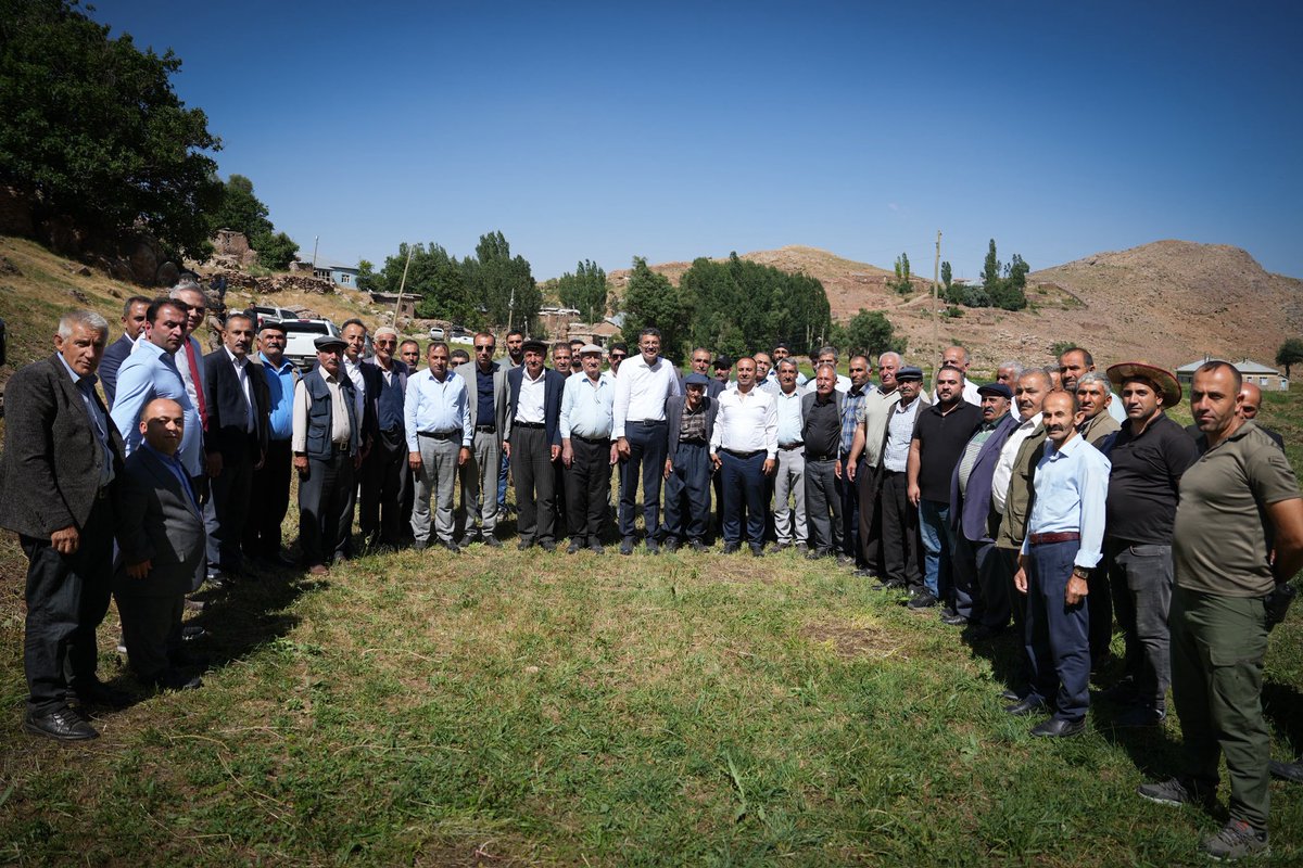 cayancicek's tweet photo. Yeşilova Mahallesi Kandilli Mezrası yol yapım çalışmalarını yerinde inceleyen Sayın Valimiz Ali Çelik’e ve Kaymakamımız Sayın Mustafa Akın’a teşekkürlerimizi sunarız.
Sayın Valimizin destekleriyle yürütülen bu önemli proje için beldem adına kendilerine şükranlarımızı sunuyoruz. https://t.co/B6JE5pkJpO