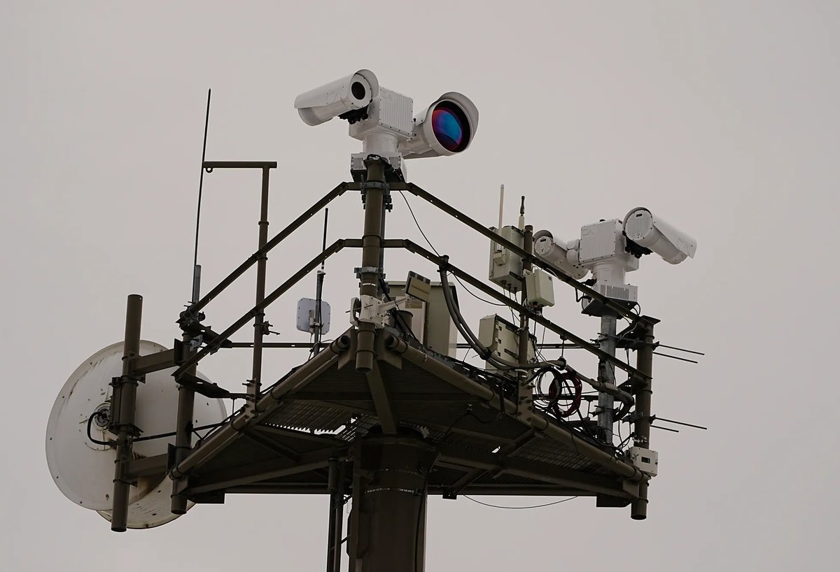 ipostnews's tweet image. New: Today we're sharing a story from the Democrat & Chronicle, detailing the surveillance network between NY & Canada.
As Trump looks to harden the border, the surveillance network could be upgraded. Migrants, however, are unlikely to be deterred.
investigativepost.org/2025/07/22/sur…