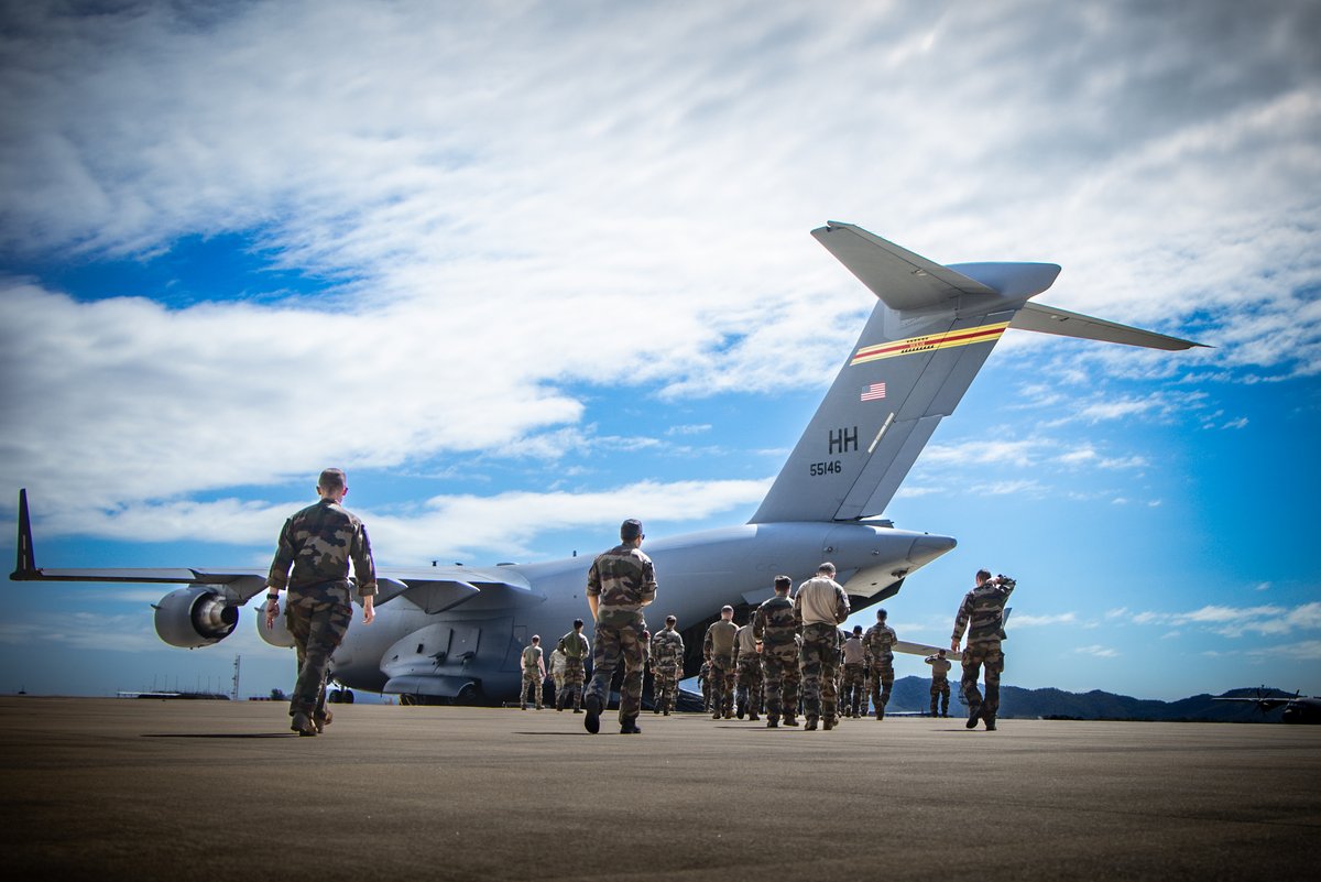 I_Corps's tweet image. Stronger together, right from the jump 💪 🪂
11th Airborne Division conducted joint airborne training as part of Exercise Talisman Sabre 25. The hands-on prep ensures partner forces are ready to jump safely and effectively during combined static-line airborne operations!