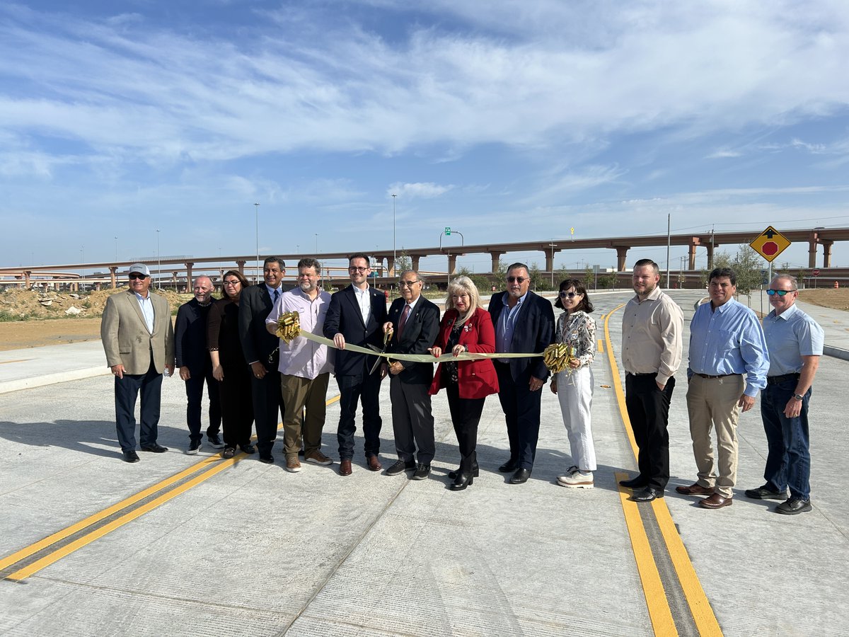 webb_rma's tweet photo. Partnerships lead to roadway connections! Springfield Phase 4 construction is complete!

#tranportation #partnersinmobility #moneyforroads #connectivity #collaboration #leveraginglocaldollars #publicprivatepartnerships

@cityoflaredo @TxDOT @TxDOTLaredo @LaredoMPO https://t.co/uQTgi2wYKD