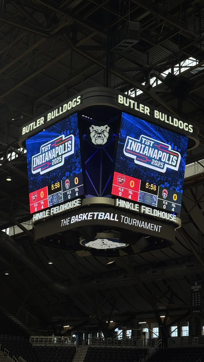 gracejeffer's tweet image. Both teams are getting after it in warmups. Carmen’s Crew (OSU alum) vs. Fort Wayne Champs game 1 of round 2 is about to start… 🏀
#TBT @CbbReview