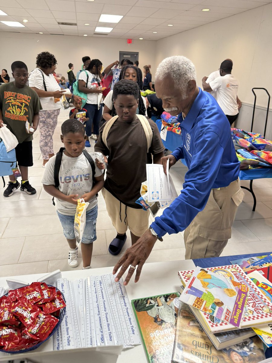 TalleyTrustee's tweet photo. A really nice event this weekend at Lawrence Community Park, hosted by the City of Lawrence, to get kids ready for back-to-school with backpacks and other supplies! We were happy to be there to pass out rulers and books for them, in addition to school clothes voucher information. https://t.co/VCcxUGfqLB