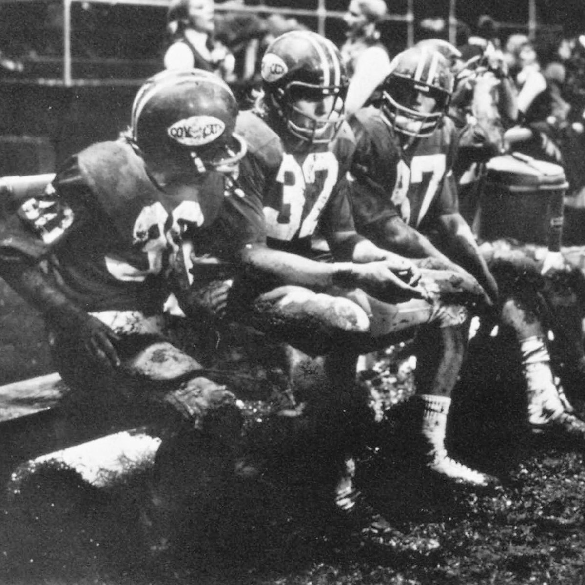 CovCathFBAlumni's tweet image. 32 days until the 2025 Covington Catholic football season kicks off!!
#RollColonels #WASTWND #Team59
(@CovCathFootball retired jersey #32, worn by Mike Caple †, a 2yr starter at halfback/linebacker, following Caple's death during his junior year at Cov Cath in Dec 1995.)