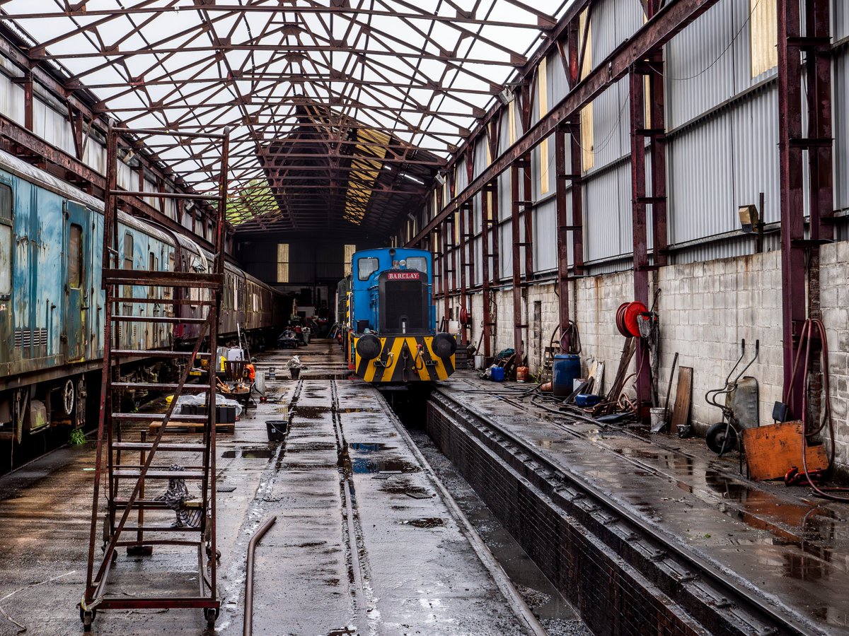 Rail_Photter's tweet image. Shed at Swanwick Jnc was briefly opened on Sunday giving a rare opportunity to view inside. It shows the scale of work required to get the roof sorted.
Andrew Barclay 0-4-0DH CASTLE DONNINGTON POWER STATION No 4. Works No 416 / 1957. Swanwick Jnc Shed, Midland Railway 20/07/25.