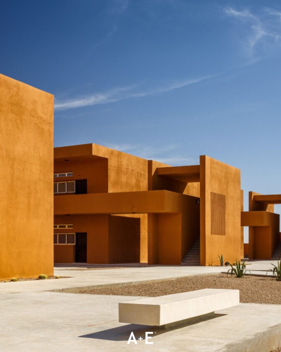 ▪️L’école supérieure de technologie de Laâyoune #teamarchi 
Située en périphérie de la ville de Laâyoune, l’École Supérieure de Technologie signée par Saad El Kabbaj, Driss Kettani et Mohamed Amine Siana articule avec précision masse bâtie, lumière naturelle et confort d’usage.