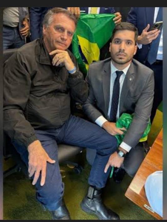 tonygarciareal's tweet image. O MINISTRO ALEXANDRE PODE MANDAR PRENDER BOLSONARO A QUALQUER MOMENTO APÓS ESSA FALA
Depende somente de interpretação do ministro se o ex-presidente infringiu as medidas lhe impostas.
Ao que tudo indica, Bolsonaro está fazendo um enorme esforço para ser preso.
Se for esse o…