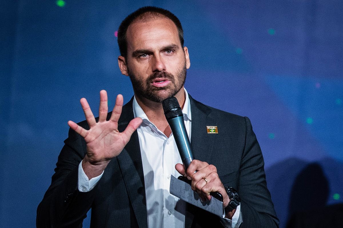 CentralDireitaB's tweet image. 🇧🇷 URGENTE: Alexandre de Moraes avança e bloqueia contas bancárias e PIX de Eduardo Bolsonaro.
🗞️ @Metropoles