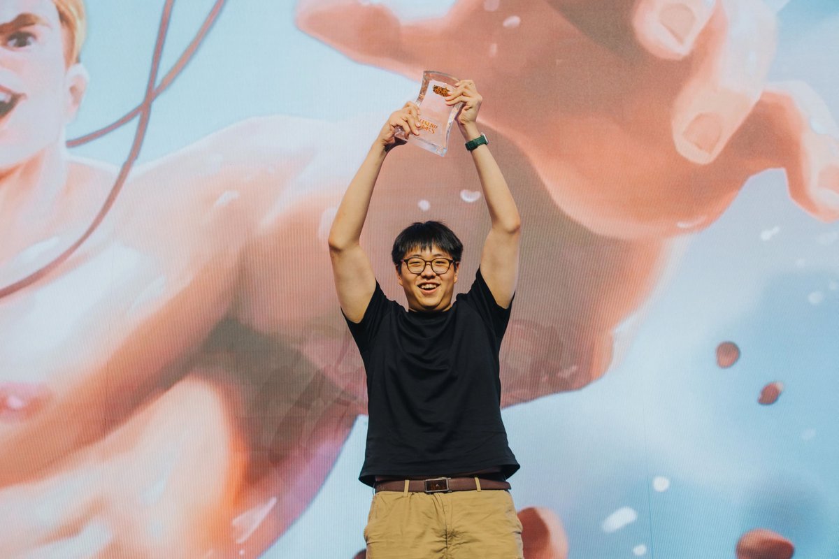 fabtcg's tweet image. We sat down with Shirui Wu to talk about his epic win at Pro Tour: Singapore! 🏴☠️
fabtcg.com/en/articles/in…