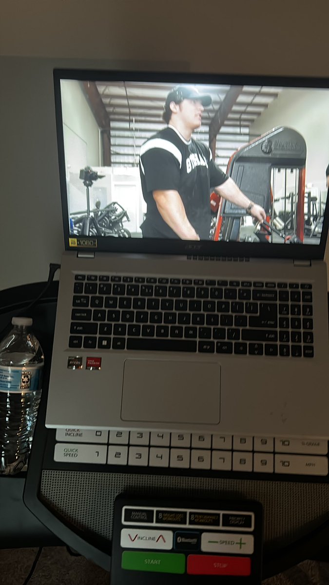 Fuck cardio ima watch an hour youtube video while I do it 😭