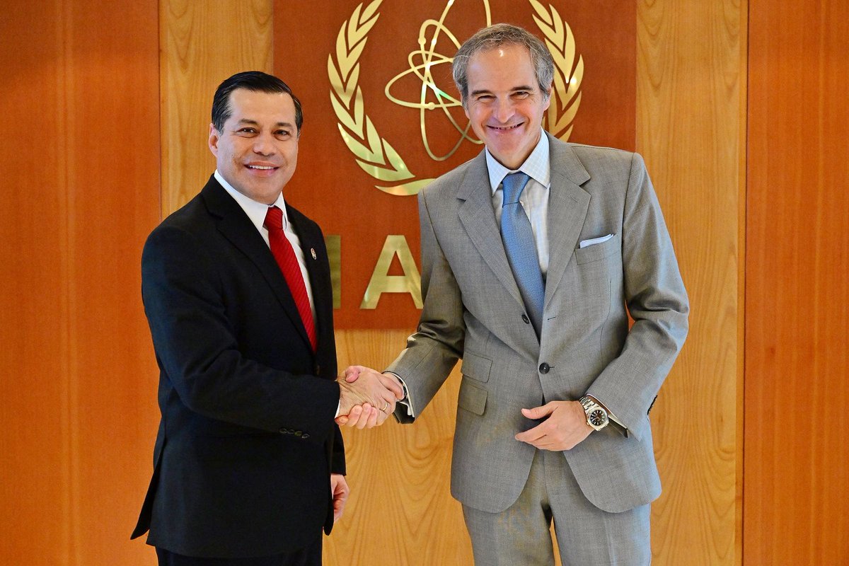 FelixSosaPy's tweet image. En mi carácter de Presidente de la @ANDEOficial, tuve el honor de participar de una amena y enriquecedora reunión con el Director General del Organismo Internacional de Energía Atómica (@iaeaorg) @rafaelmgrossi, acompañado por el Embajador de Paraguay en Austria, Dr. @jfacetti.…