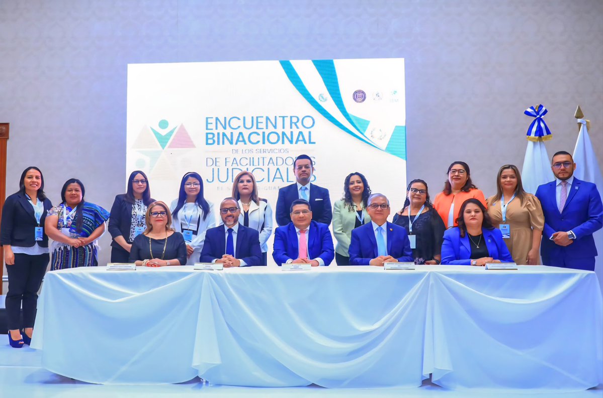ECastroES's tweet image. Esta mañana, participé en el Encuentro Binacional de los Servicios de Facilitadores Judiciales de El Salvador y Guatemala.

Agradezco al presidente de la @CorteSupremaSV, Henry Mejía, y a la magistrada Elsy Dueñas Lovos por la invitación.