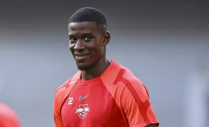 ÖZEL | Sağ bek için en ciddi 2 aday Devyne Rensch ve Nordi Mukiele.

Semedo'nun ise defteri şuanlık kapandı gibi gözüküyor.