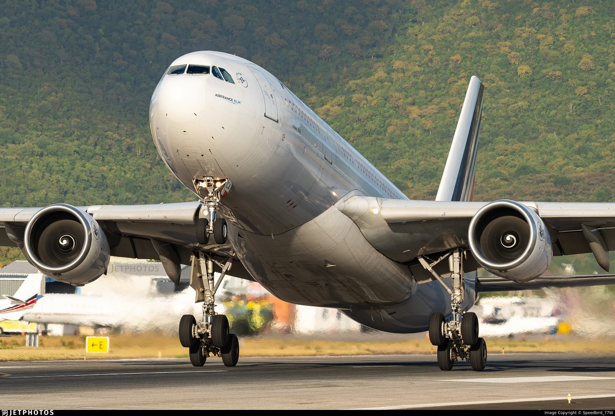 JetPhotos's tweet image. An Air France A330 departing St Maarten. jetphotos.com/photo/11765068 © Speedbird_77W