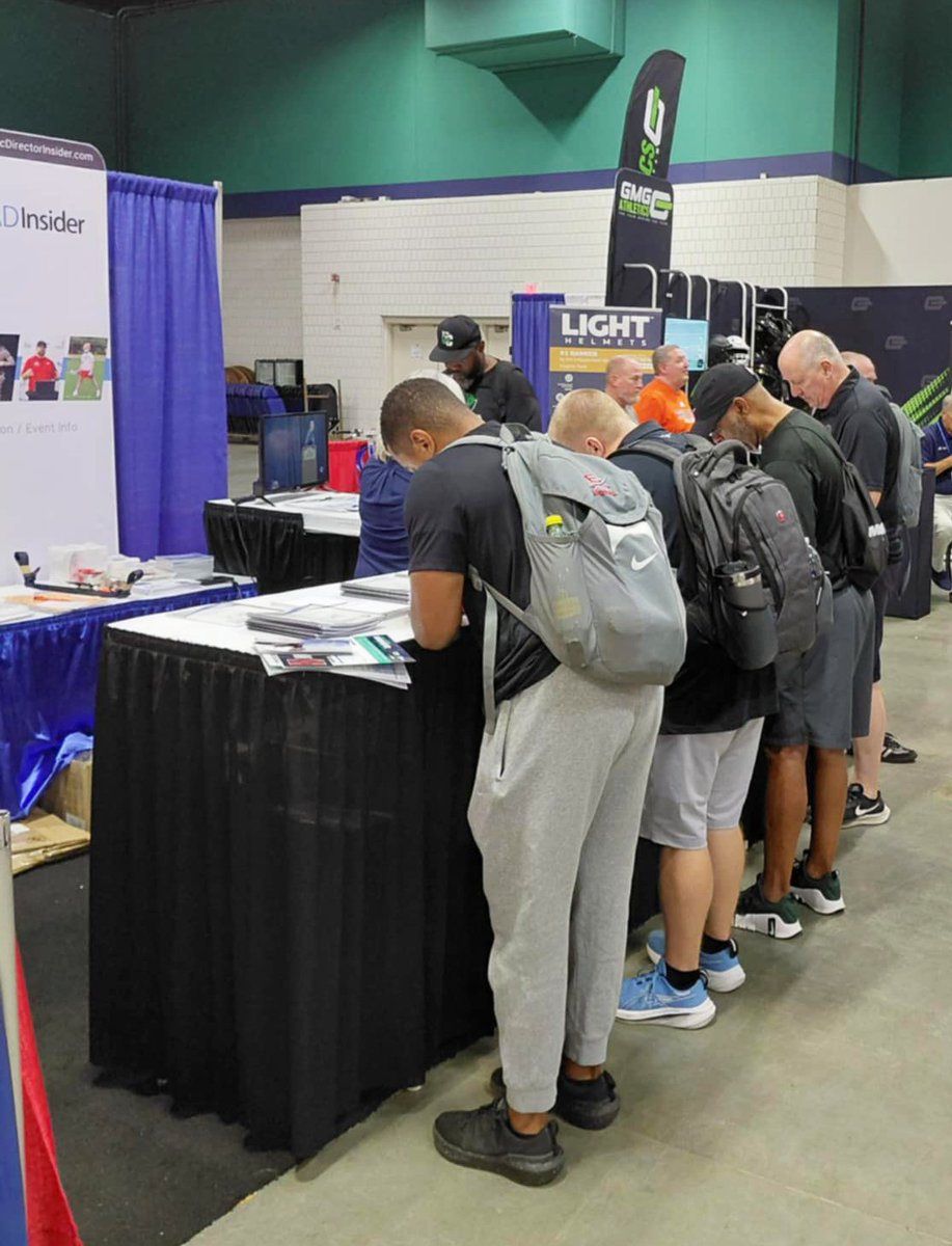 TXCcoachinsider's tweet image. We're at the 2025 NCCA (North Carolina Coaches Association) Clinic in Greensboro! 🙌
Thanks to all the Coaches and ADs who are stopping by and grabbing scratchpads, pens, notebooks, and updating the coaches directory!
STOP BY our Booth 1400 and enter to win a YETI Cooler! 🏆