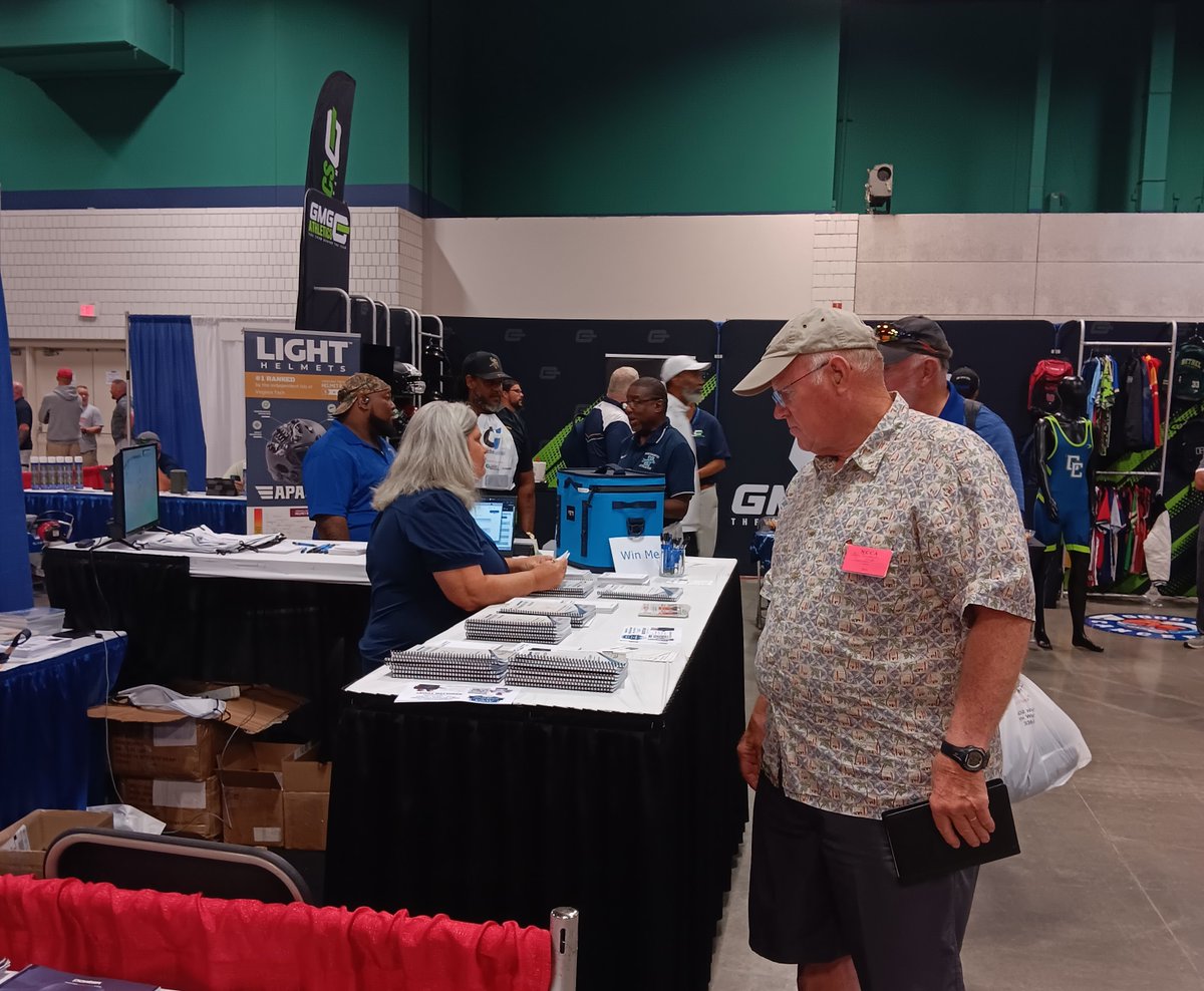 TXCcoachinsider's tweet image. We're at the 2025 NCCA (North Carolina Coaches Association) Clinic in Greensboro! 🙌
Thanks to all the Coaches and ADs who are stopping by and grabbing scratchpads, pens, notebooks, and updating the coaches directory!
STOP BY our Booth 1400 and enter to win a YETI Cooler! 🏆