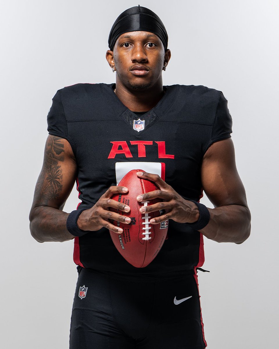 JoeA_NFL's tweet image. If you're going to be a QB who struggles to manage a pocket, you can't take headshots looking like an actual deer in headlights.
Hot seat: Michael Penix.