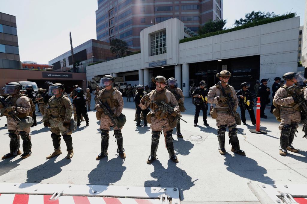 orlandosentinel's tweet image. Pentagon to withdraw 700 Marines from Los Angeles trib.al/kw4OVmM