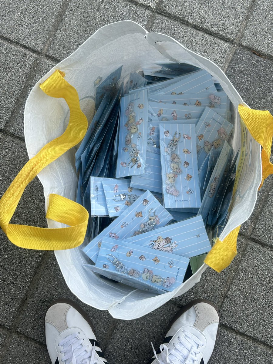 _bunnymate_'s tweet image. 너무 무겁지만 버니즈 분들이 좋아하실거 생각하고 열심히 달려가고 있어요💗