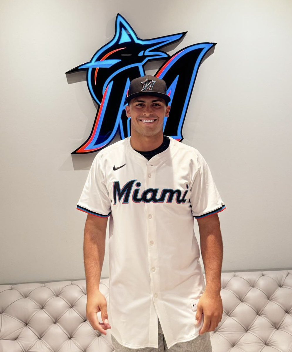 chrisarroyo2022's tweet image. Thank you, God 🙌 for your guidance support and coverage. Thank you to my family, friends, coaches, trainers, sponsors for always supporting, motivating, advising me, and being my #1 🔝 fans. I dedicate this achievement to all of you. 📝 ⚾️ Blessings, I LOVE YOU ❤️.