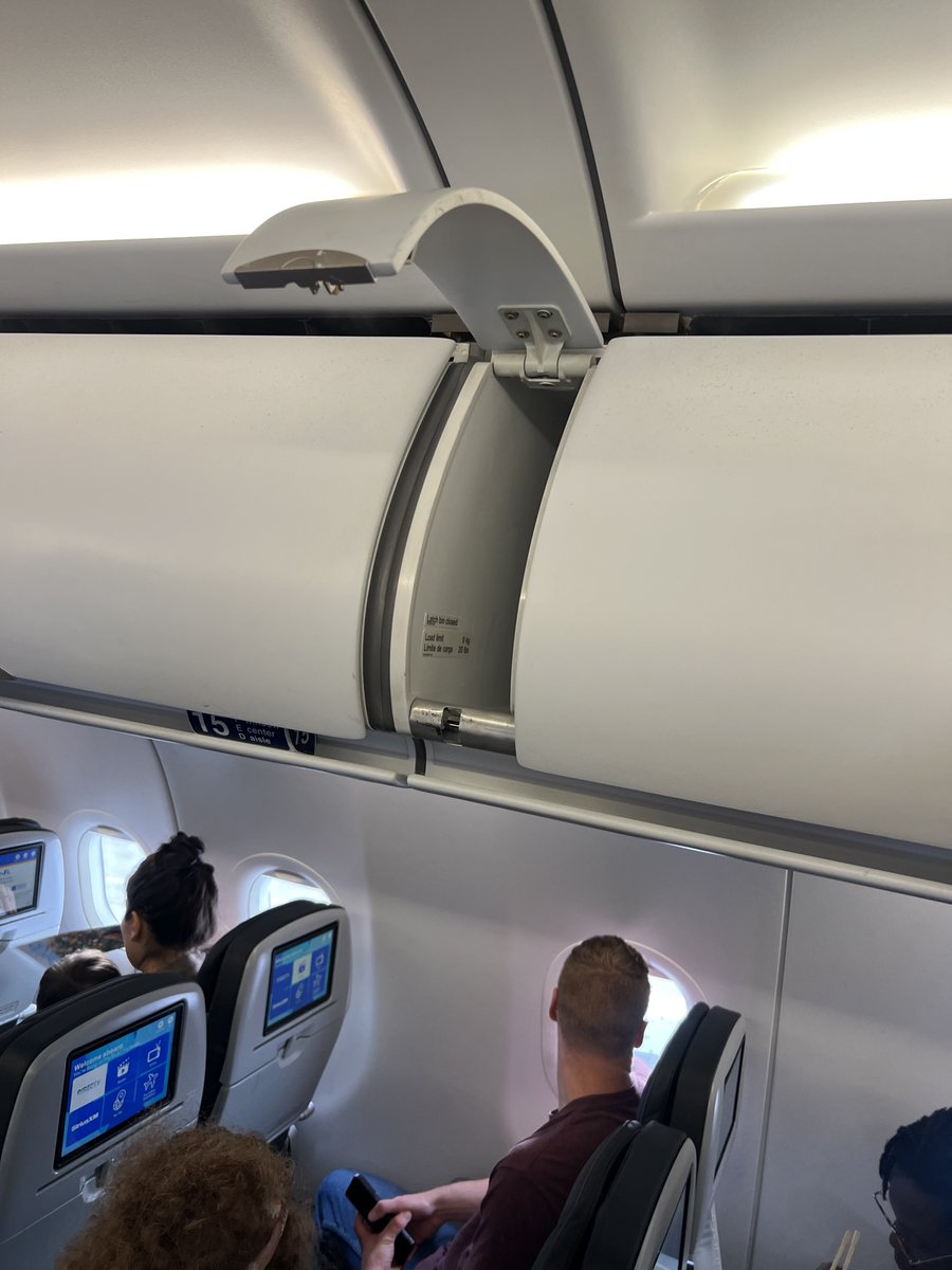 repkord's tweet image. What goes in this overhead bin? Wrong answers only. #SmolBin