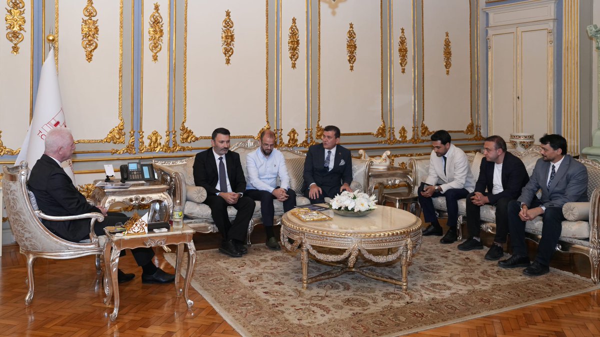 AYBİR heyeti olarak İstanbul Valisi Davut GÜL beyi makamında ziyaret ettik. 

Görüşmede yaptığımız çalışmalarla ilgili kendisini bilgilendirdik. 

İlgi ve alakalarından dolayı Sayın Valimize  teşekkür ediyoruz.

<a href="/gul_davut/">Davut GÜL</a>
