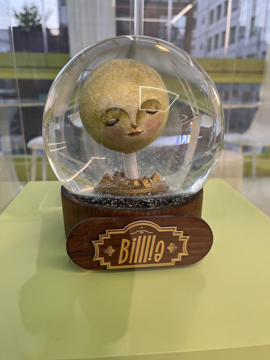 formybilllie's tweet photo. Billlie props [neon owl sign, Billlie Love's House sign, snow globe, journal]

from TBOP3 pop-up
cr. sooyyoungs https://t.co/N98tyNuFrY